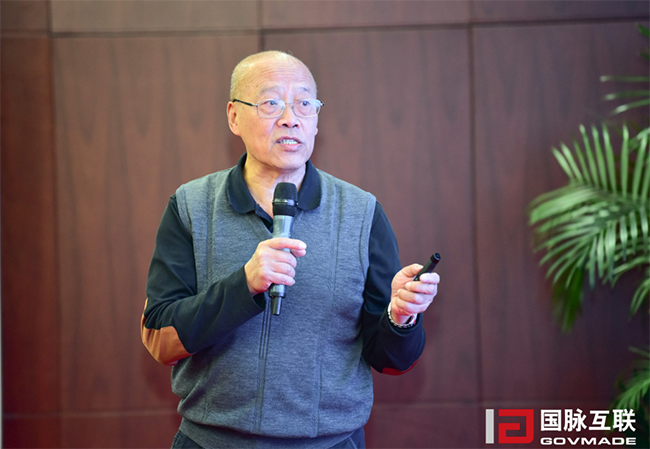 中国信息协会原副会长胡小明揭晓了《让明升mansion88(中国)手机版app下载整合共享更有用益》的主题演讲